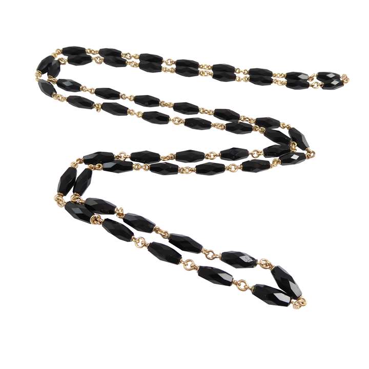 Onyx bead necklace with facetted torpedo shaped onyx links upon 14ct gold ring joins
